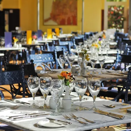 מלון Vik San Antonio 4*