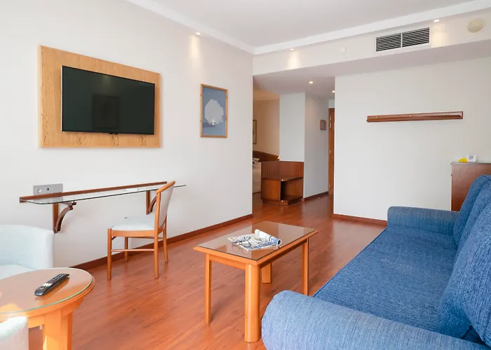 מלון Vik San Antonio 4*