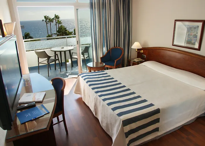 מלון Vik San Antonio 4*